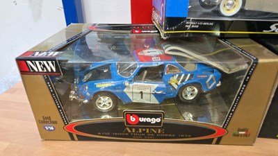 Lot 309 - 1-18 SCALE DIE CAST MODEL CARS