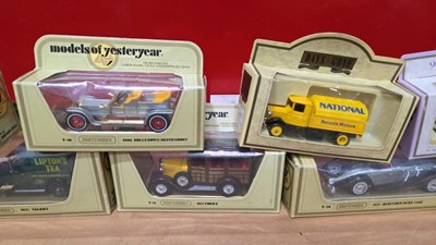 Lot 471 - BOX OF MODEL CARS & TRUCKS