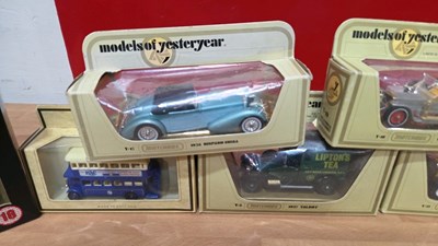 Lot 471 - BOX OF MODEL CARS & TRUCKS