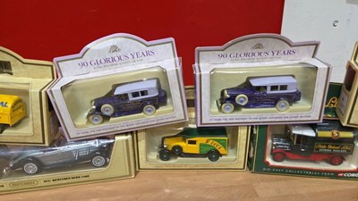 Lot 471 - BOX OF MODEL CARS & TRUCKS