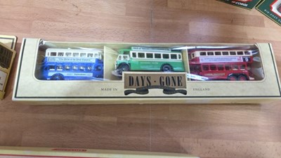 Lot 471 - BOX OF MODEL CARS & TRUCKS