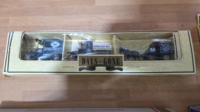Lot 471 - BOX OF MODEL CARS & TRUCKS