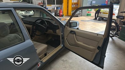 Lot 418 - 1989 MERCEDES 260 E AUTO