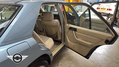 Lot 418 - 1989 MERCEDES 260 E AUTO