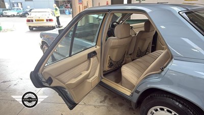 Lot 418 - 1989 MERCEDES 260 E AUTO