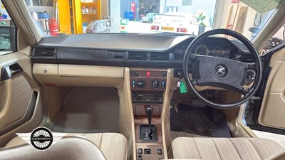 Lot 418 - 1989 MERCEDES 260 E AUTO
