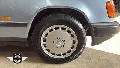 Lot 418 - 1989 MERCEDES 260 E AUTO