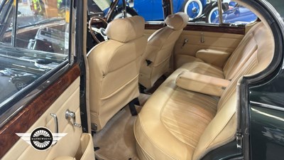 Lot 714 - 1961 JAGUAR MK II
