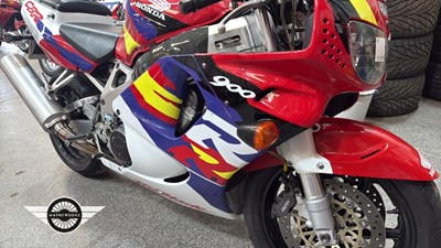 Lot 810 - 1996 HONDA