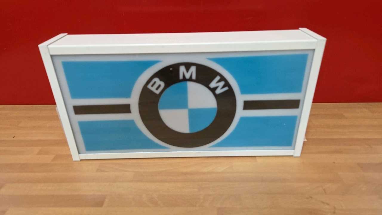 Lot 863 - BATTERY POWERED BMW LIGHT BOX