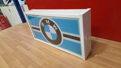 Lot 863 - BATTERY POWERED BMW LIGHT BOX