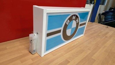Lot 863 - BATTERY POWERED BMW LIGHT BOX