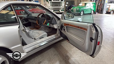 Lot 812 - 1999 MERCEDES