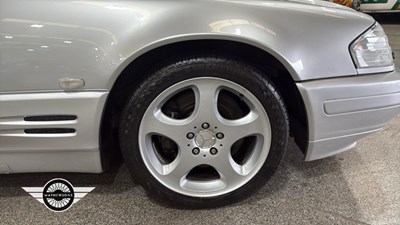 Lot 812 - 1999 MERCEDES