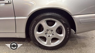 Lot 812 - 1999 MERCEDES