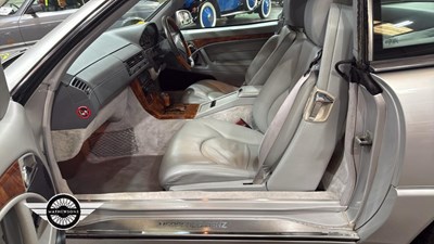 Lot 812 - 1999 MERCEDES