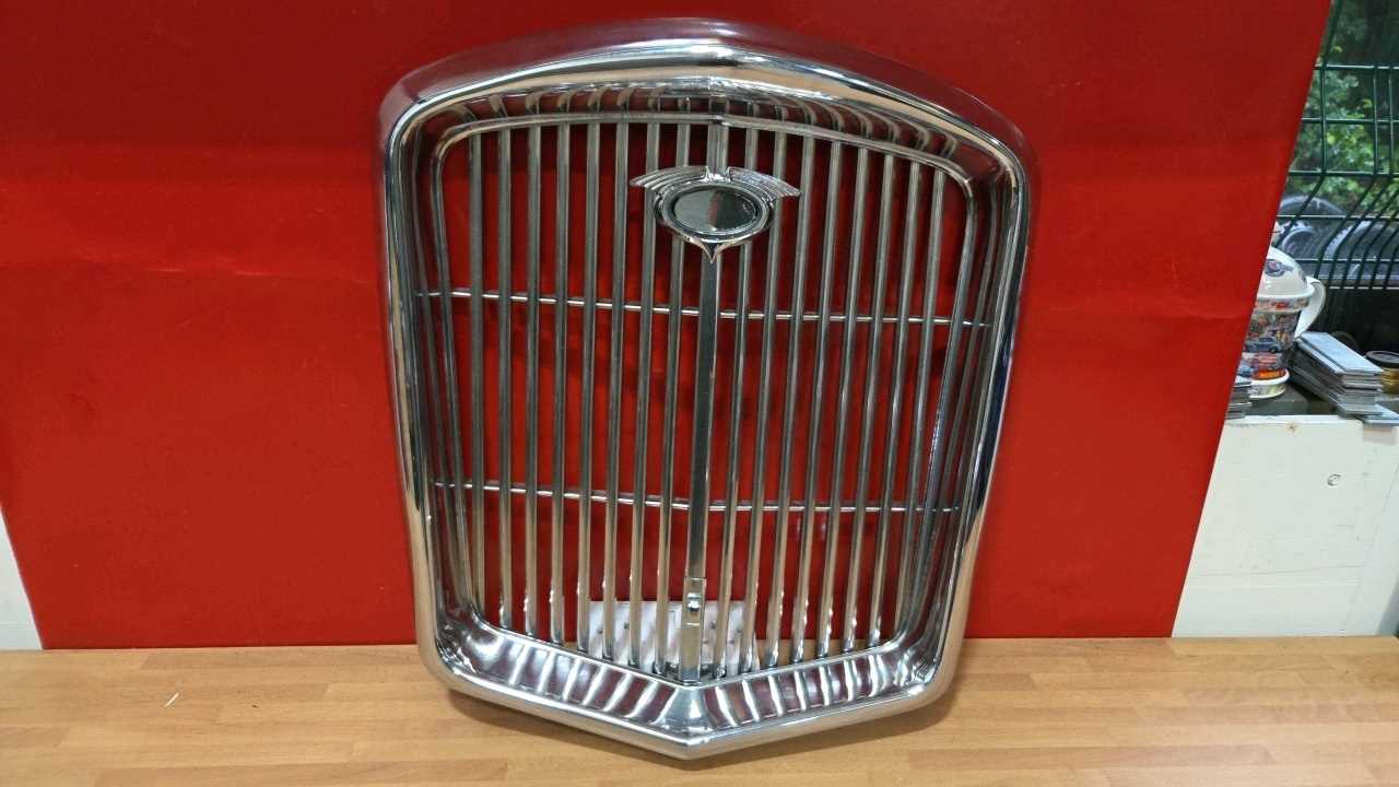 Lot 837 - 1961- 1968 WOLSELEY 6/110 RADIATOR GRILL