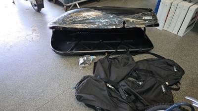 Lot 453 - THULE OCEAN 200 ROOF BOX GLOSS BLACK , NEW UNUSED CONDITION