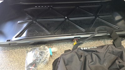 Lot 453 - THULE OCEAN 200 ROOF BOX GLOSS BLACK , NEW UNUSED CONDITION