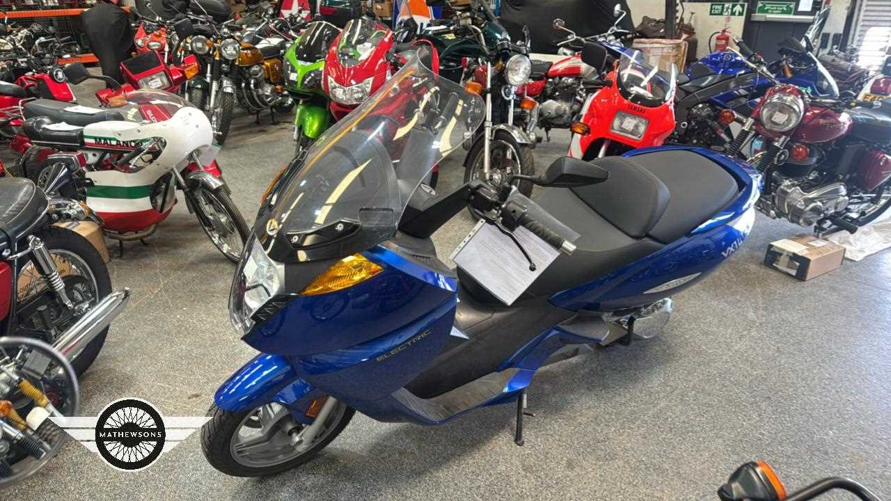 Lot 786 - 2007 VECTRIX ELECTRIC MAXI SCOOTER