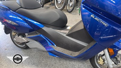Lot 786 - 2007 VECTRIX ELECTRIC MAXI SCOOTER