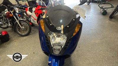 Lot 786 - 2007 VECTRIX ELECTRIC MAXI SCOOTER