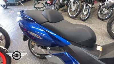 Lot 786 - 2007 VECTRIX ELECTRIC MAXI SCOOTER