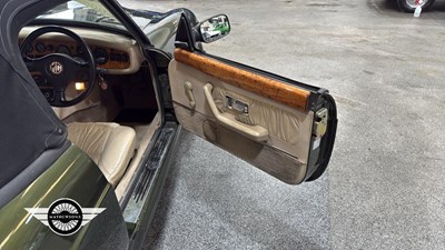 Lot 892 - 1995 ROVER RV8
