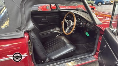 Lot 200 - 1971 MG B