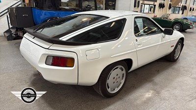 Lot 864 - 1982 PORSCHE 928