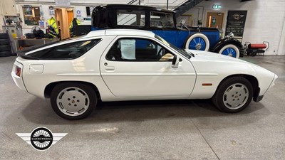 Lot 864 - 1982 PORSCHE 928