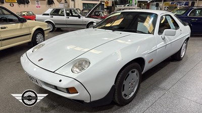 Lot 864 - 1982 PORSCHE 928