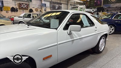 Lot 864 - 1982 PORSCHE 928
