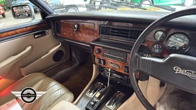 Lot 77 - 1983 DAIMLER DOUBLE SIX HE AUTO