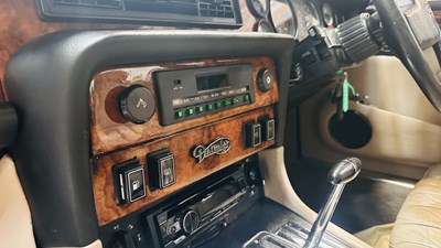 Lot 77 - 1983 DAIMLER DOUBLE SIX HE AUTO