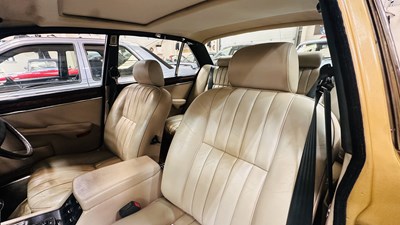 Lot 77 - 1983 DAIMLER DOUBLE SIX HE AUTO