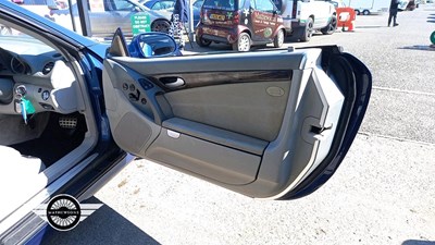 Lot 654 - 2002 MERCEDES SL500 AUTO