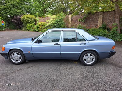 Lot 67 - 1992 MERCEDES 190E AUTO