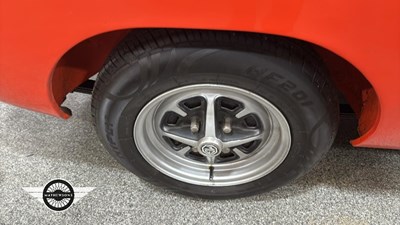 Lot 899 - 1976 MG B GT