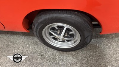 Lot 899 - 1976 MG B GT