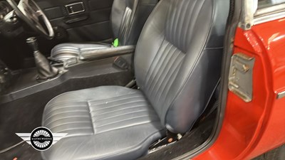 Lot 899 - 1976 MG B GT