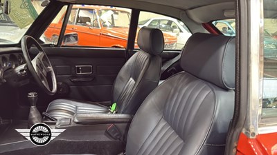 Lot 899 - 1976 MG B GT