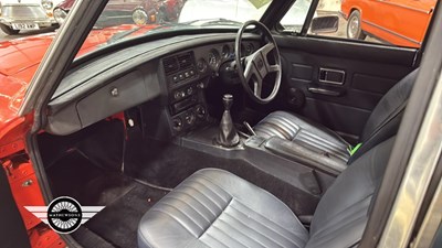 Lot 899 - 1976 MG B GT
