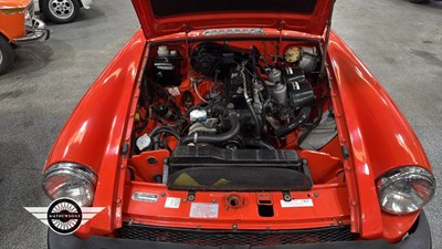 Lot 899 - 1976 MG B GT