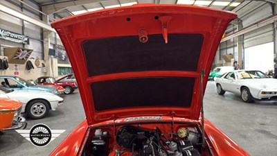 Lot 899 - 1976 MG B GT