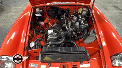 Lot 899 - 1976 MG B GT