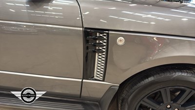 Lot 870 - 2010 LAND ROVER RANGE ROVER VOGUE TDV8 A