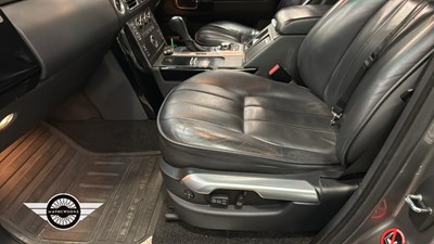 Lot 870 - 2010 LAND ROVER RANGE ROVER VOGUE TDV8 A
