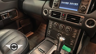 Lot 870 - 2010 LAND ROVER RANGE ROVER VOGUE TDV8 A