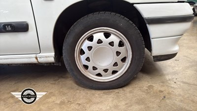 Lot 758 - 1996 RENAULT CLIO RT AUTO